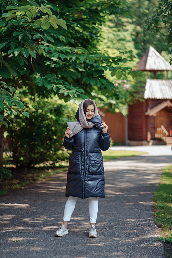 2 Куртка женская зимняя 22600  (синий/какао) 