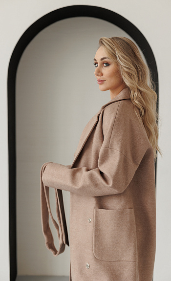 2 Пальто женское демисезонное 20550Р (светлый ирбис)