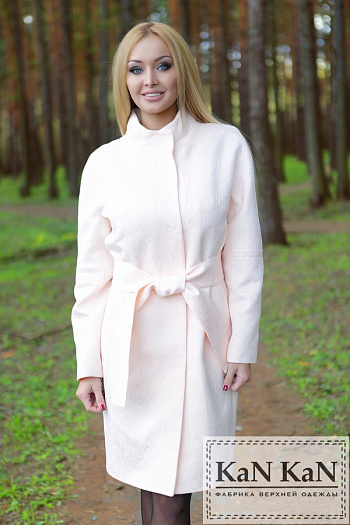 3 Летнее пальто  из жаккарда прямой силуэт пояс (пудра)
