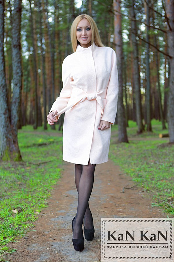 2 Летнее пальто  из жаккарда прямой силуэт пояс (пудра)